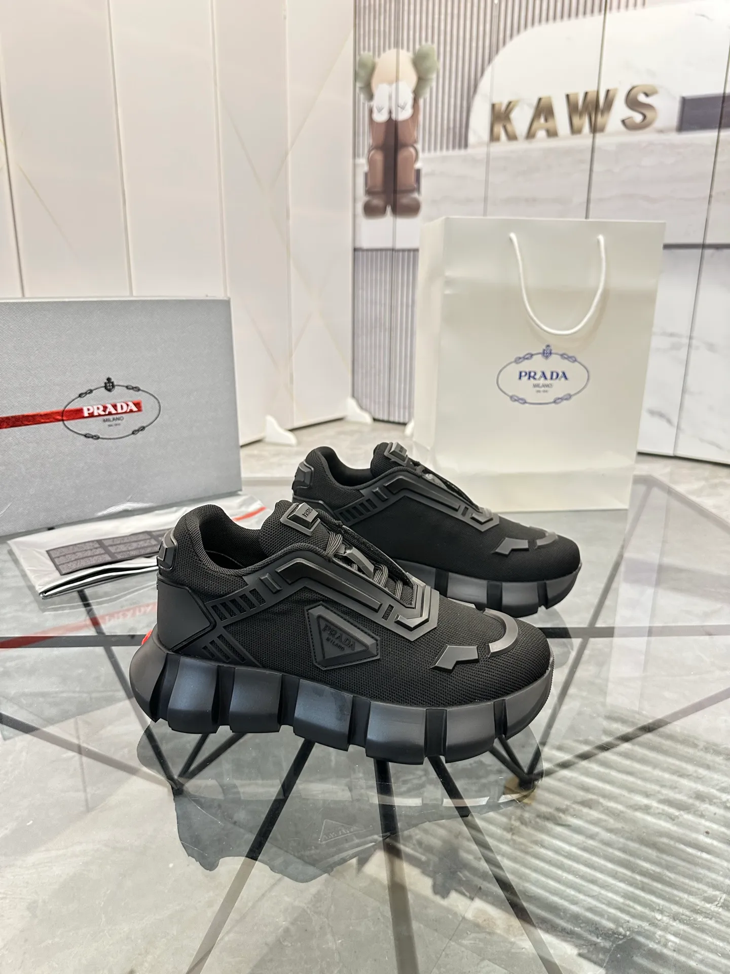 Men's shoes for sale 💰: 💰P580¥ High-end top quality Product trademark: Prada *"Prada*" low-top casual shoes Regular size: 38-45 (can be customized to 46) Product materials: imported breathable fly weave upper, professional glue-making process, breathable lining, cowhide foot pads, original ultra-light foam outsole. No.: 001